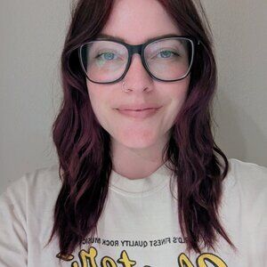 Meet your Posher, Caitlin